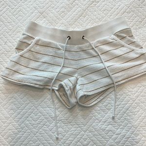 Juicy Couture Y2K 2000s adorable booty sweat shorts! So cute!